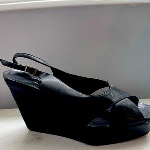 Black wedge sandle